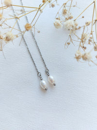 Ear threaders Elle - Zoetwaterparel