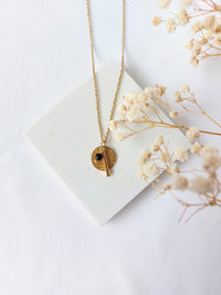 Ketting met edelsteen en bedel